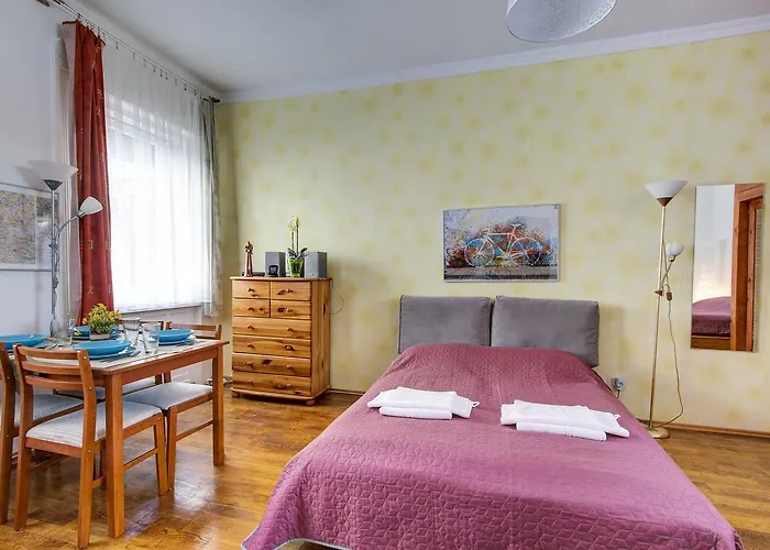 Near The Heroes Square Budapeşte