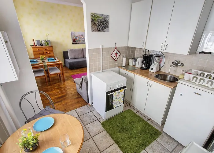 Daire Near The Heroes Square *