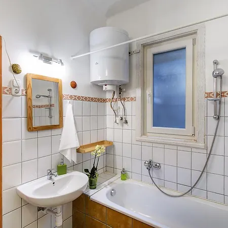 Near The Heroes Square Apartman