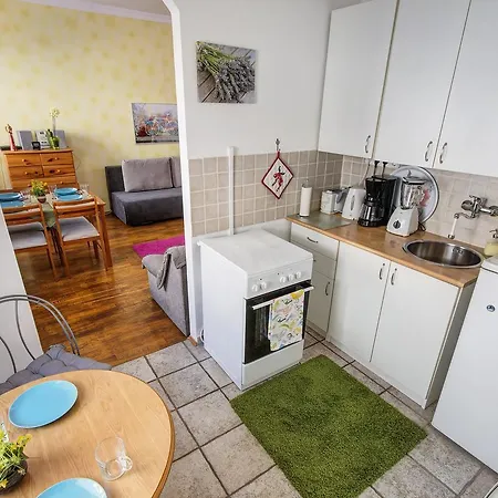 Apartman Near The Heroes Square *